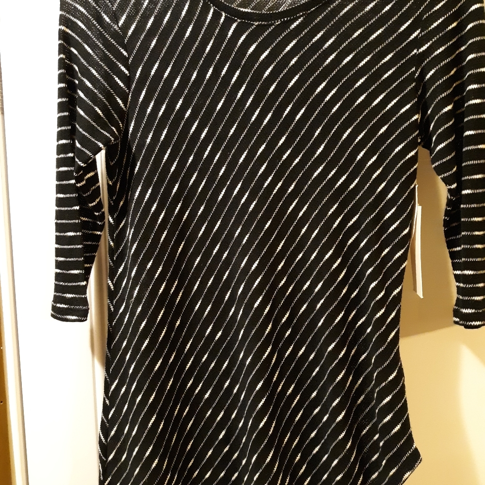 Two by Vince camuto ladies shirt size small nwt